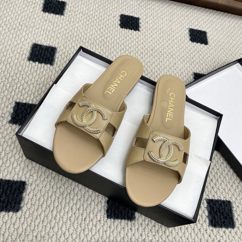 Ch**el slippers